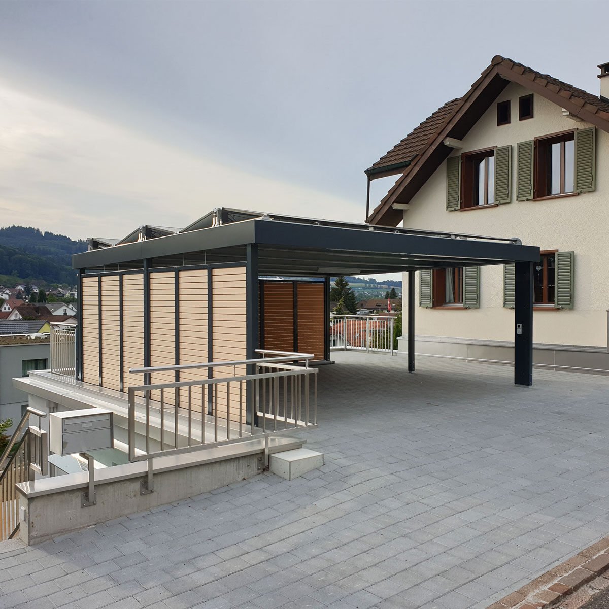 Uninorm Carport mit Solaranlage von Helion